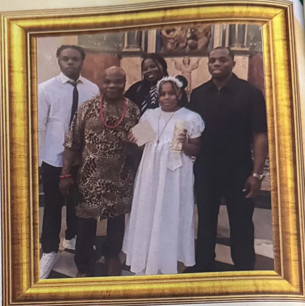 Familia Mmakaogu en una celebración