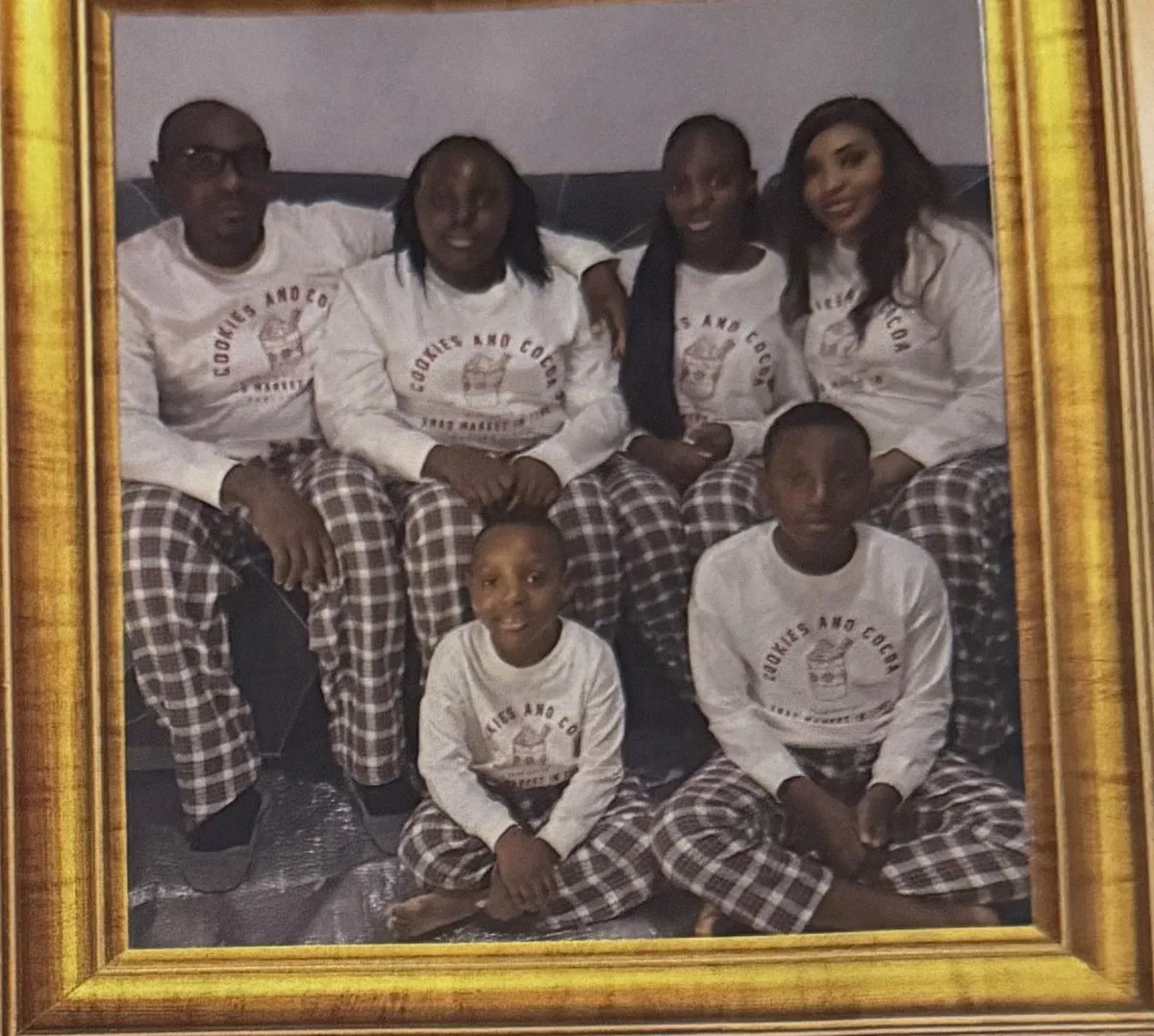 Familia de Mr y Mrs Chinedu Okoye